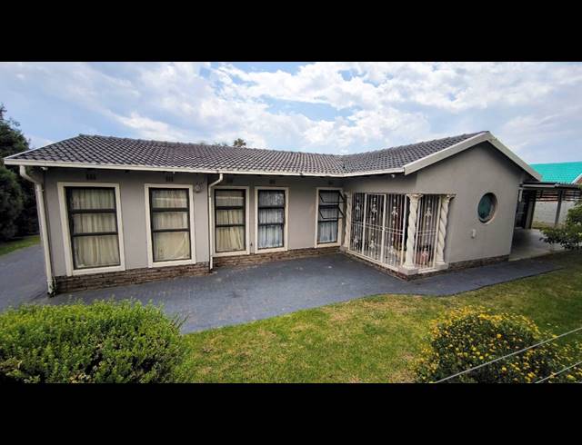 3 BEDROOM FREEHOLD FOR SALE IN BRACKENHURST